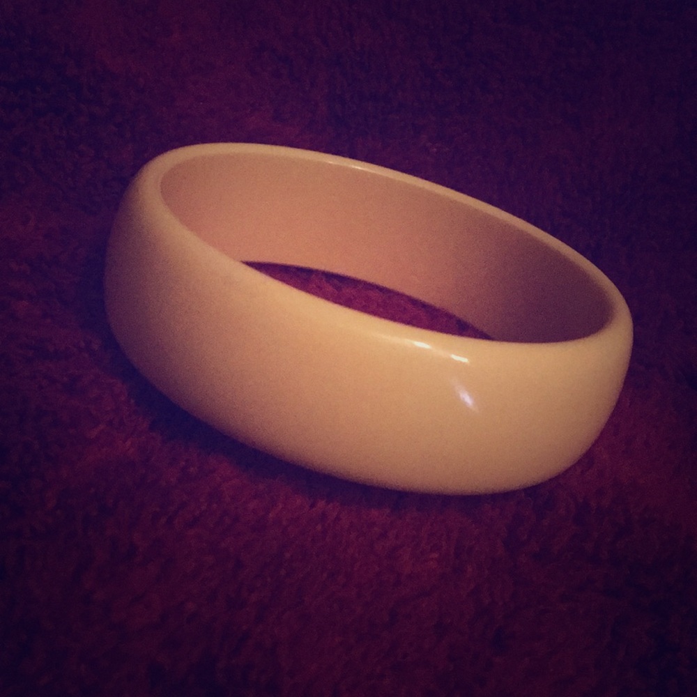 Beautiful Butter Yellow Bakelite Bracelet